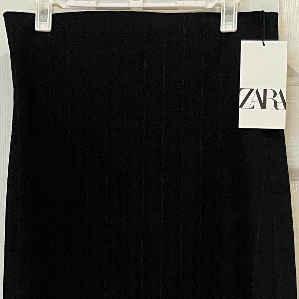 NEW Zara Black Pin Stripe skirt with black slit, Size M